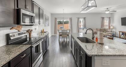 Serene South Henley: Short Drive to Downtown