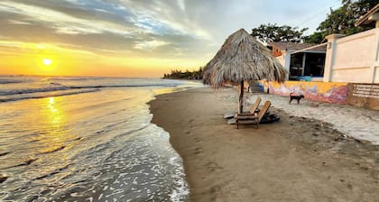 Romantic Seaside Casita w/ Pool, AC & Fire Sunsets