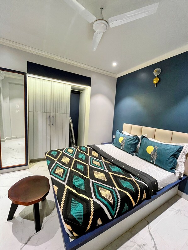 2 habitaciones, escritorio, tabla de planchar con plancha y wifi 