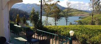 Dreamz Avalanche Lake View Resort