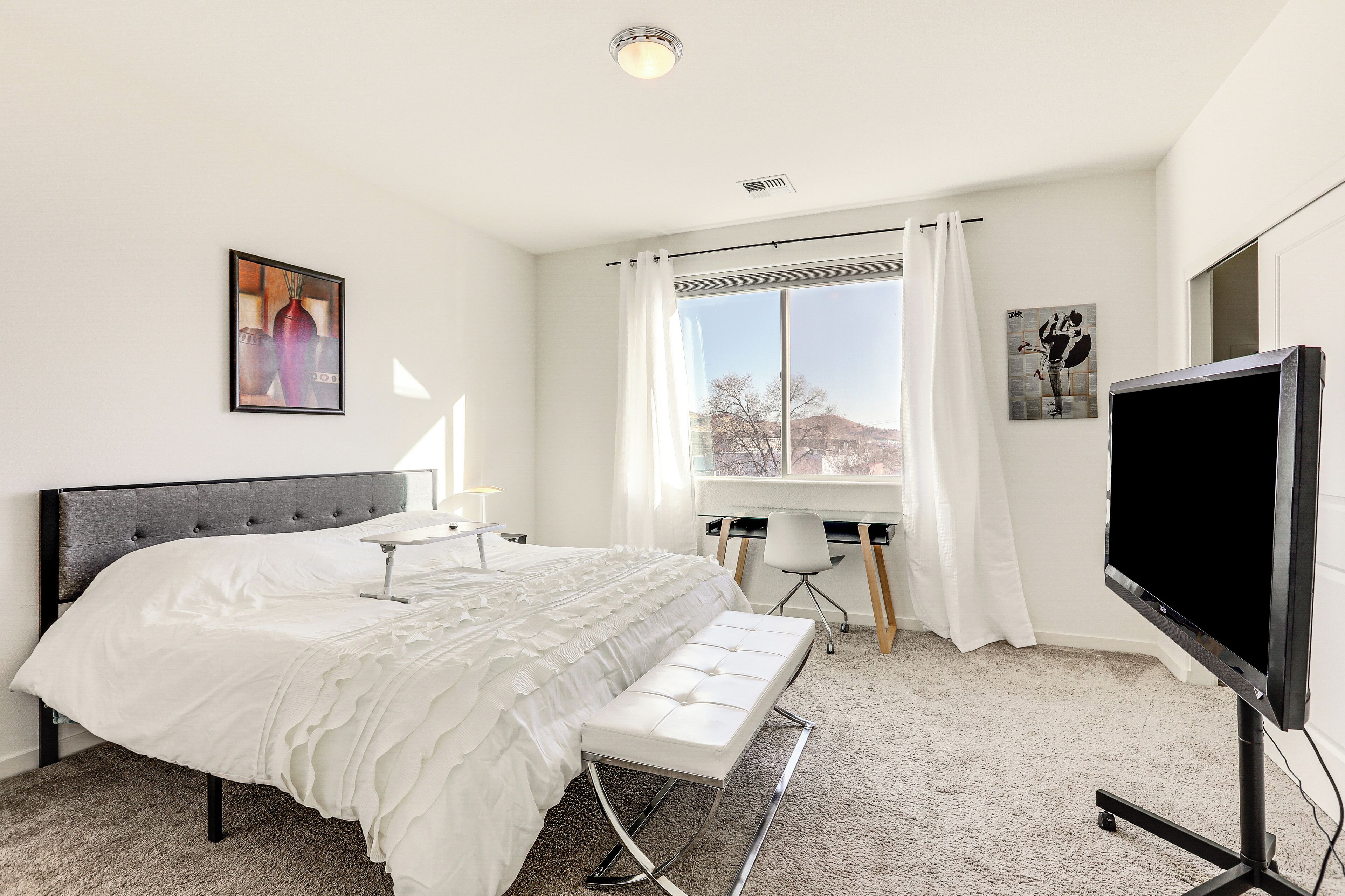 2 bedrooms, desk, iron/ironing board, internet