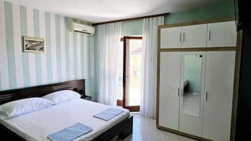 Apartamento (Studio Apartment with Terrace (1)) | 4 quartos, Wi-Fi de cortesia