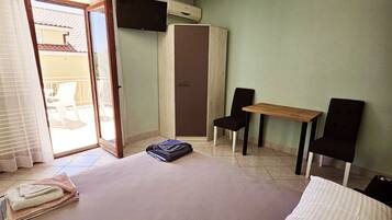 Studio (Studio Apartment with Terrace (7)) | Living room