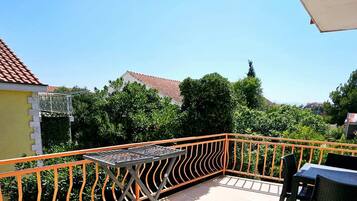 Studio (Studio Apartment with Terrace with Se) | Terrace/patio