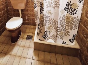 Studio (Studio Apartment with Terrace with Se) | Badrum | Dusch och handdukar