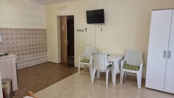 Studio (Studio Apartment with Terrace (2)) | Private kitchen | Fridge