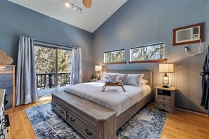 4 camere, una scrivania, ferro/asse da stiro, culla da viaggio