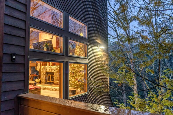 Property grounds - Waterfall Views! Hot Tub, Game Room, Dog Friendly (Bushkill)