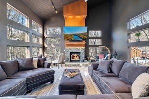 تلفزيون، مدفأة، ألعاب فيديو، ستيريو