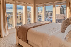 2 Schlafzimmer, Schreibtisch, Bügeleisen/Bügelbrett, Reisekinderbett