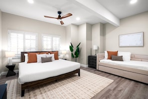6 bedrooms, desk, iron/ironing board, travel cot - Epic Family Getaway | Sport Court | Heated Pool (Scottsdale)