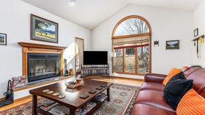 TV connectée, cheminée, baby-foot