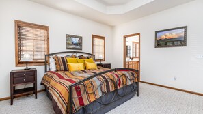 3 bedrooms, iron/ironing board, free WiFi, bed sheets - Game Room | Hot Tub | Sleeps 8 | Pool Access (Galena)