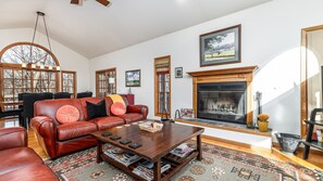 TV connectée, cheminée, baby-foot