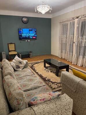 TV - Nile view apartment in garden city (Qasr El Nil)