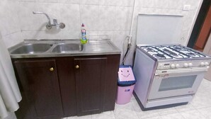Coffee/tea maker, microwave, electric kettle
