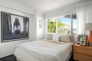 3 habitaciones, tabla de planchar con plancha, internet y ropa de cama 