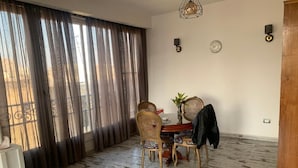 Dining - Beautiful and cozy duplex in the heart of Cairo (Qasr El Nil)