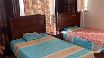 2 bedrooms, iron/ironing board, internet, bed sheets