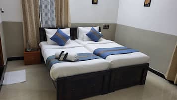 Apartment | Desk, iron/ironing board, free WiFi
