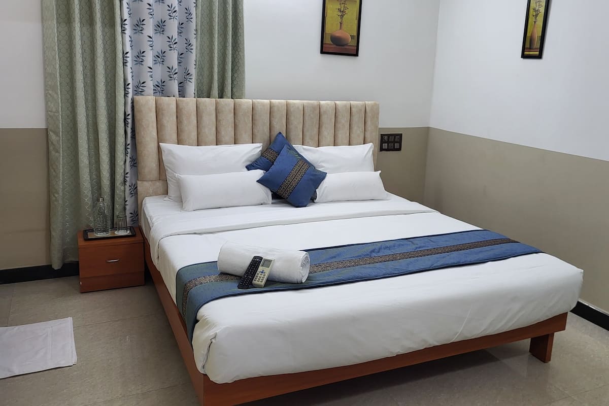 Desk, iron/ironing board, free WiFi
