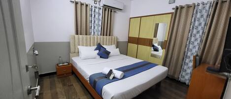 Bureau, fer et planche à repasser, Wi-Fi gratuit