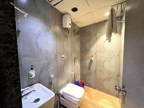 Deluxe Twin Room, City View | Bathroom | Free toiletries, towels, soap, toilet paper - New Hotel Prince Palace (Mumbai)