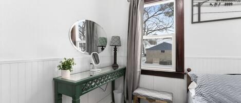 2 habitaciones, tabla de planchar con plancha, wifi y ropa de cama