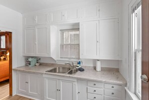 Interior - Charming Centrally Located Sunroom/Fireplace (Sioux Falls)