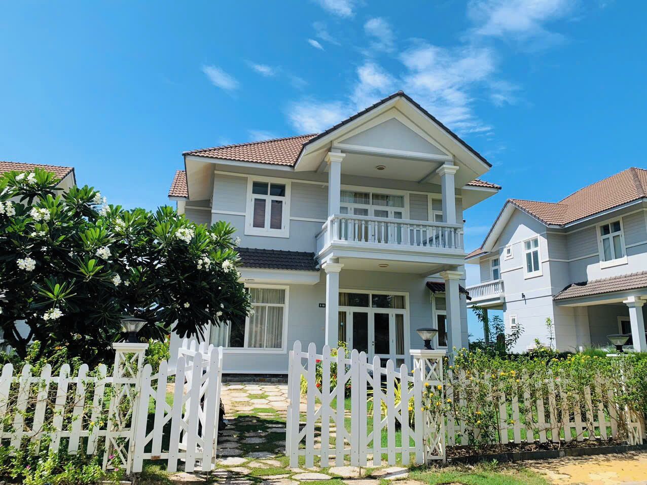 Deluxe-huvila, 4 makuuhuonetta, tupakointi kielletty, näköala pihalle | 4 makuuhuonetta, työpöytä, ilmainen Wi-Fi