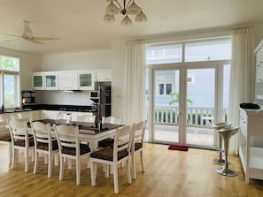 Deluxe Villa, 4 Bedrooms, Non Smoking, Courtyard View | Private kitchen