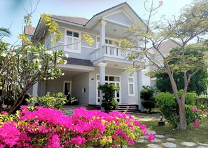 Deluxe Villa, 3 Bedrooms, Courtyard View | 4 bedrooms, desk, free WiFi