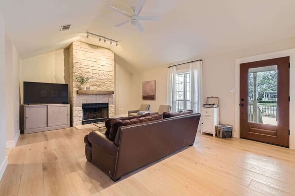 TV, fireplace, books, offices