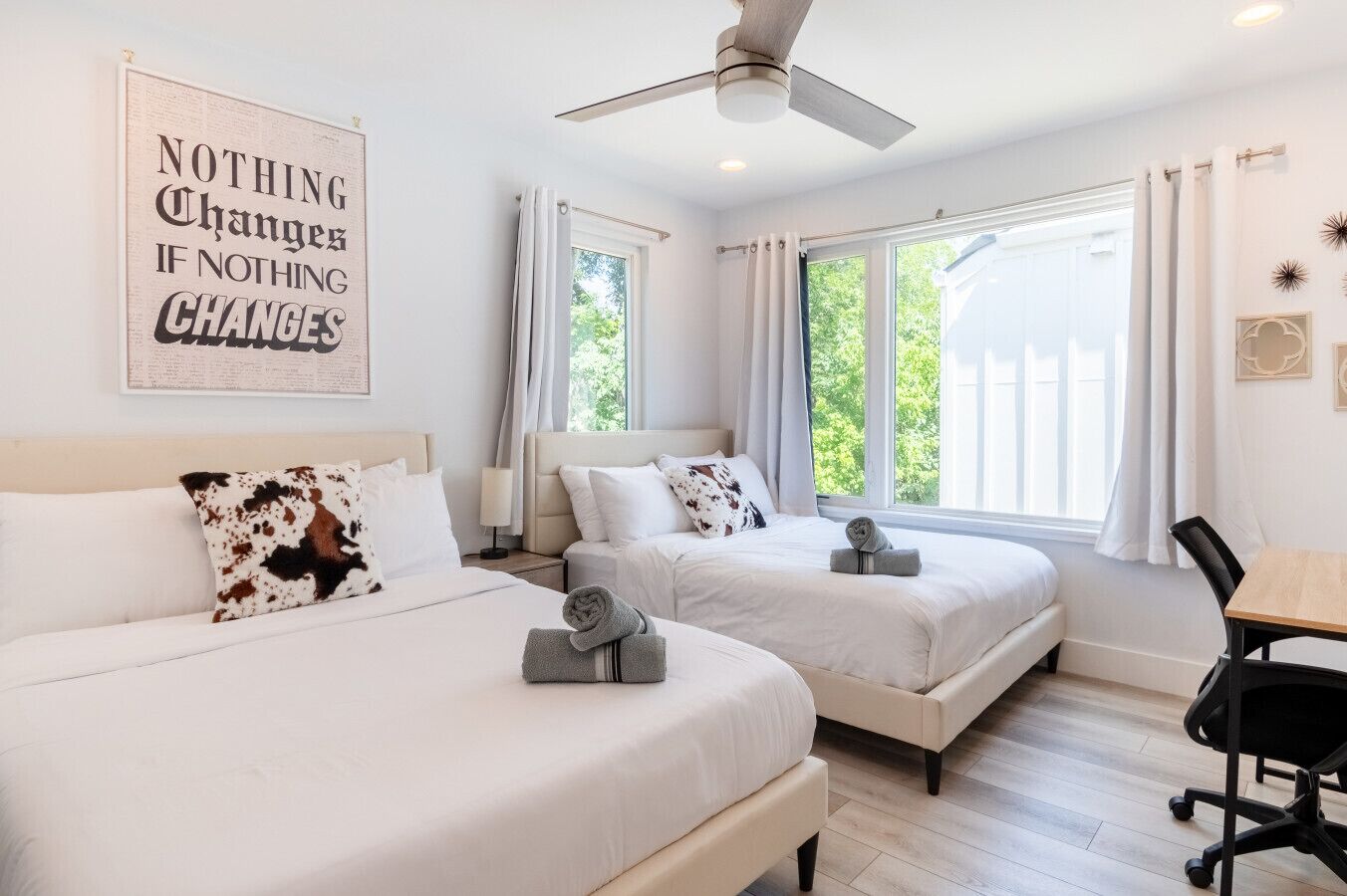 6 chambres, bureau, fer et planche à repasser, lit parapluie