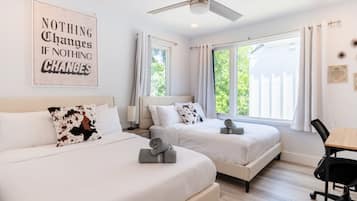 6 habitaciones, escritorio y tabla de planchar con plancha