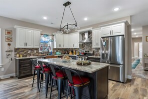 Fridge, oven, dishwasher, coffee/tea maker - 146 E Spencer Ave, Unit 101 (Wildwood)