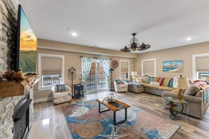 Living area - 146 E Spencer Ave, Unit 101 (Wildwood)