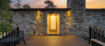 Sunridge Lookout by AvantStay | Big Backyard Oasis + Patio, Central Location