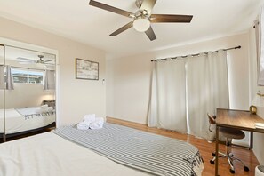 3 bedrooms, iron/ironing board, WiFi, bed sheets - Dreamy Luxe Pool Retreat - 3BR in Urban Campbell (Campbell)
