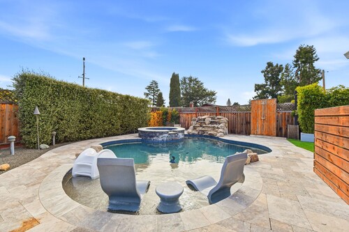 Dreamy Luxe Pool Retreat - 3BR in Urban Campbell