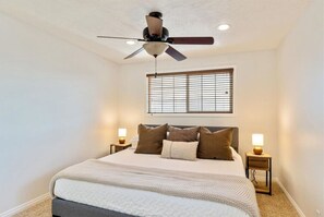 5 slaapkamers, een strijkplank/strijkijzer, reisbedje, wifi