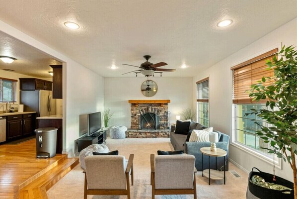 TV, fireplace, ping pong