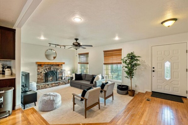 TV, fireplace, ping pong