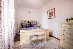 3 slaapkamers, een bureau, een strijkplank/strijkijzer, wifi