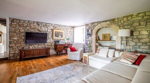 Smart-tv en een open haard