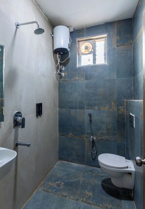 Shower, free toiletries, towels, soap