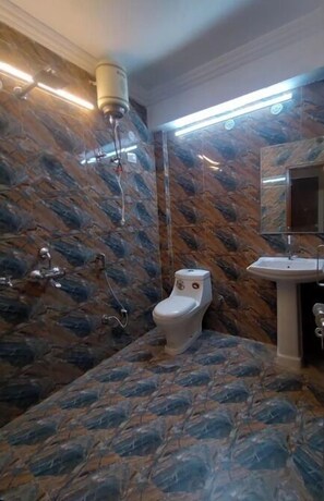 Ducha, albornoces, toallas y champú