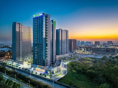 Fachada. Holiday Inn Express Guangzhou University Town by IHG