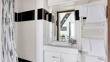 Doccia, asciugacapelli, asciugamani