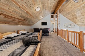 5 bedrooms, free WiFi, bed sheets